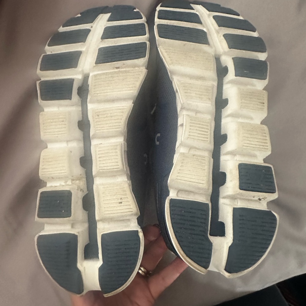 On Cloud Running White and Navy Sneakers - Picture 4 of 5